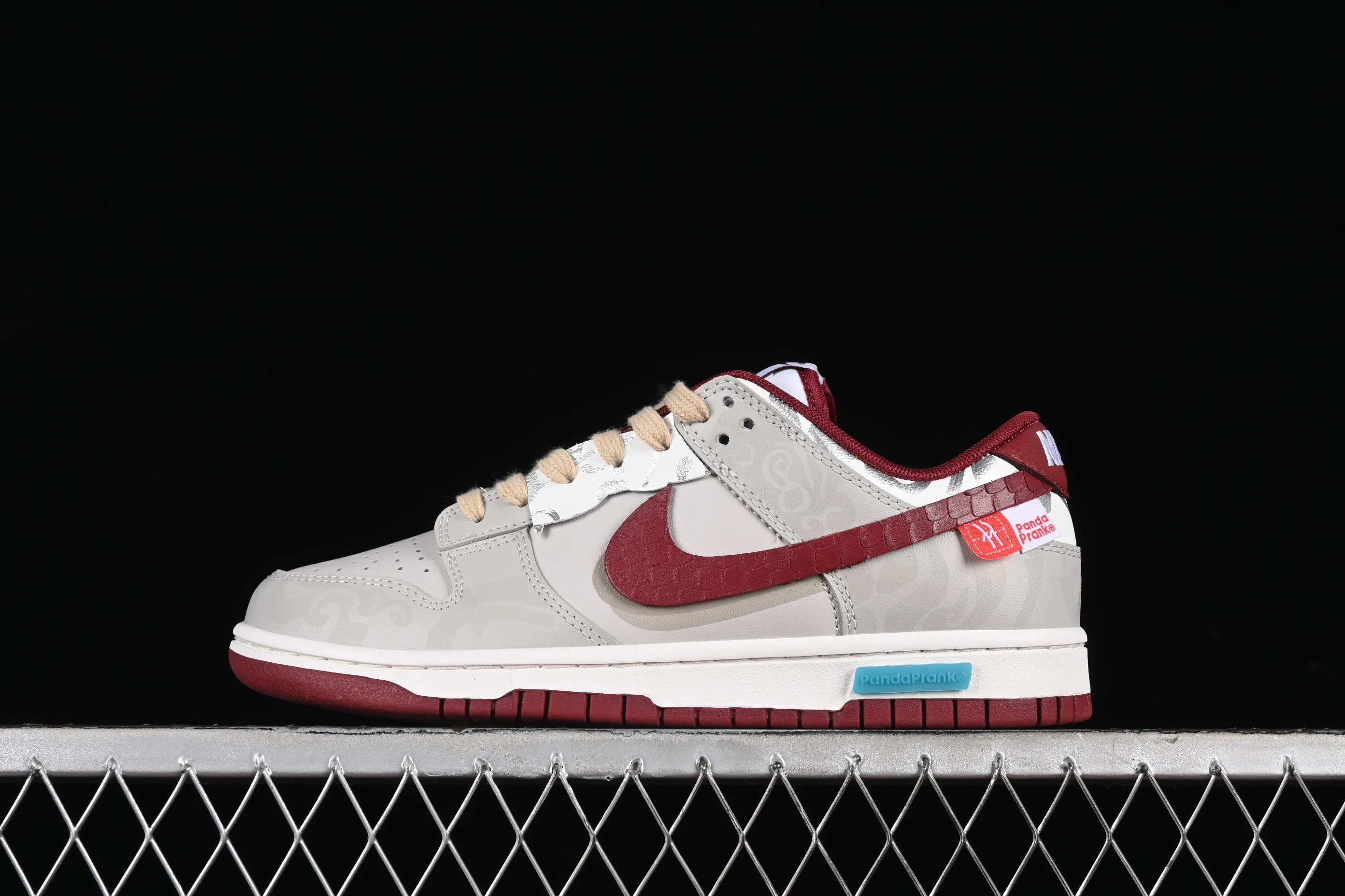 All Categories Nk SB Dunk Series Nk SB Dunk Low Low-top sneakers Nk Dunk Low Panda Prank Year of the Dragon limited team red SB low-top casual sneakers DD1391-601